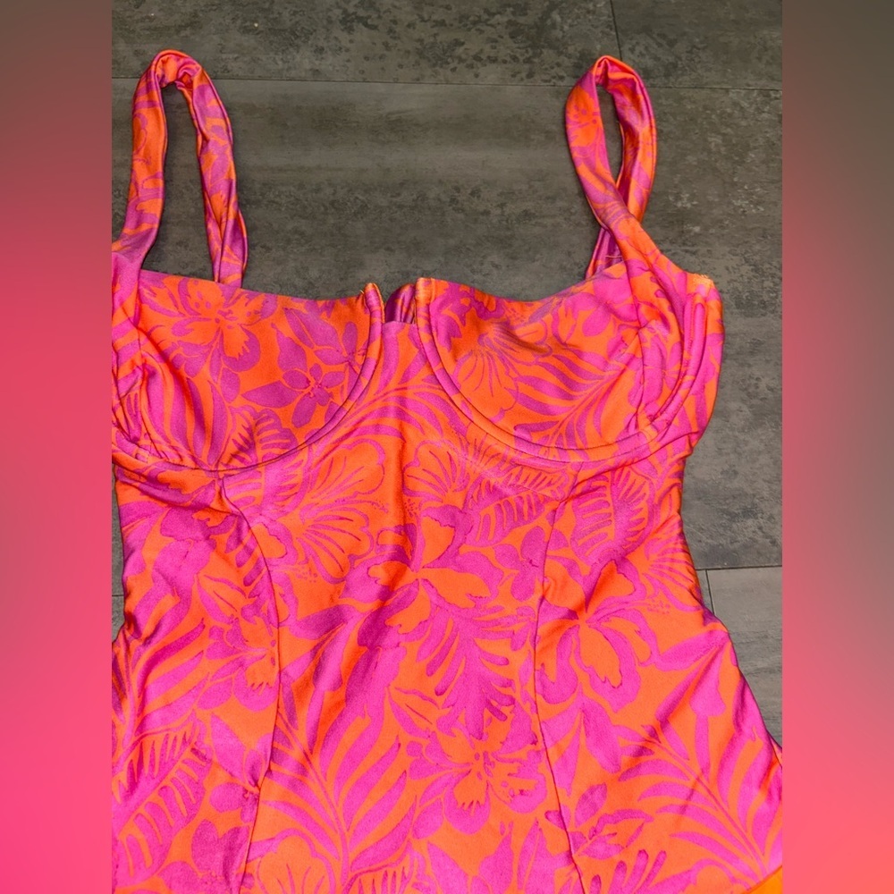 L*Space Pink and Orange Floral One Piece Swimsuit NWT - Picture 5 of 9